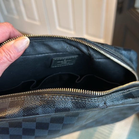 ‼️New Price‼️Firm‼️Louis Vuitton Damier Graphite Toiletry Bag - Picture 12 of 13